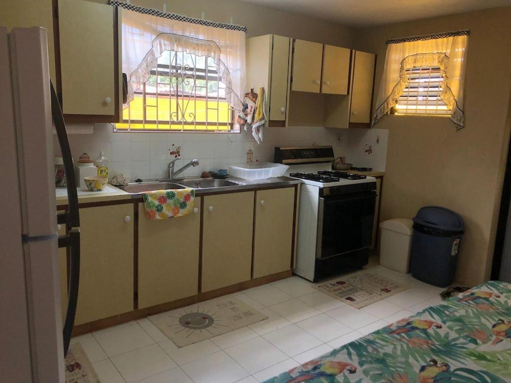 브리지타운 Donamae 2 Story Barbados House 빌라 외부 사진