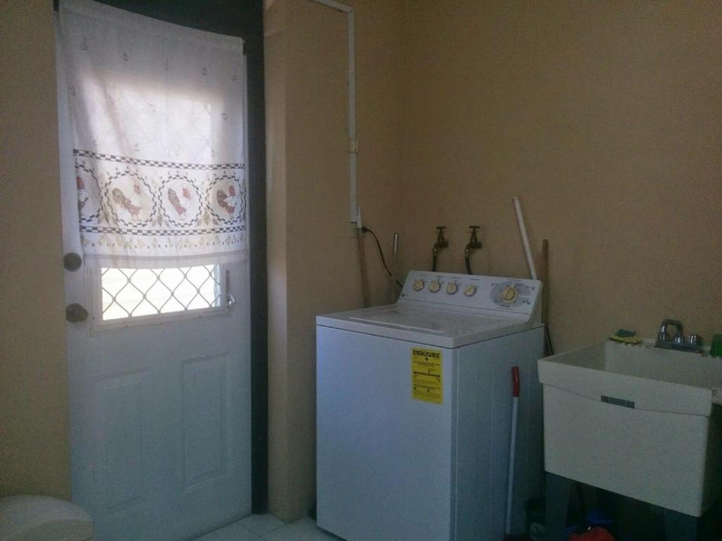 브리지타운 Donamae 2 Story Barbados House 빌라 외부 사진